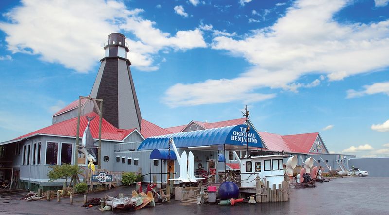 The Coastal Buffet That Feels Like A Full Event