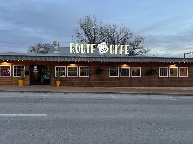 Why Clinton's Cafe Keeps Calling You Back