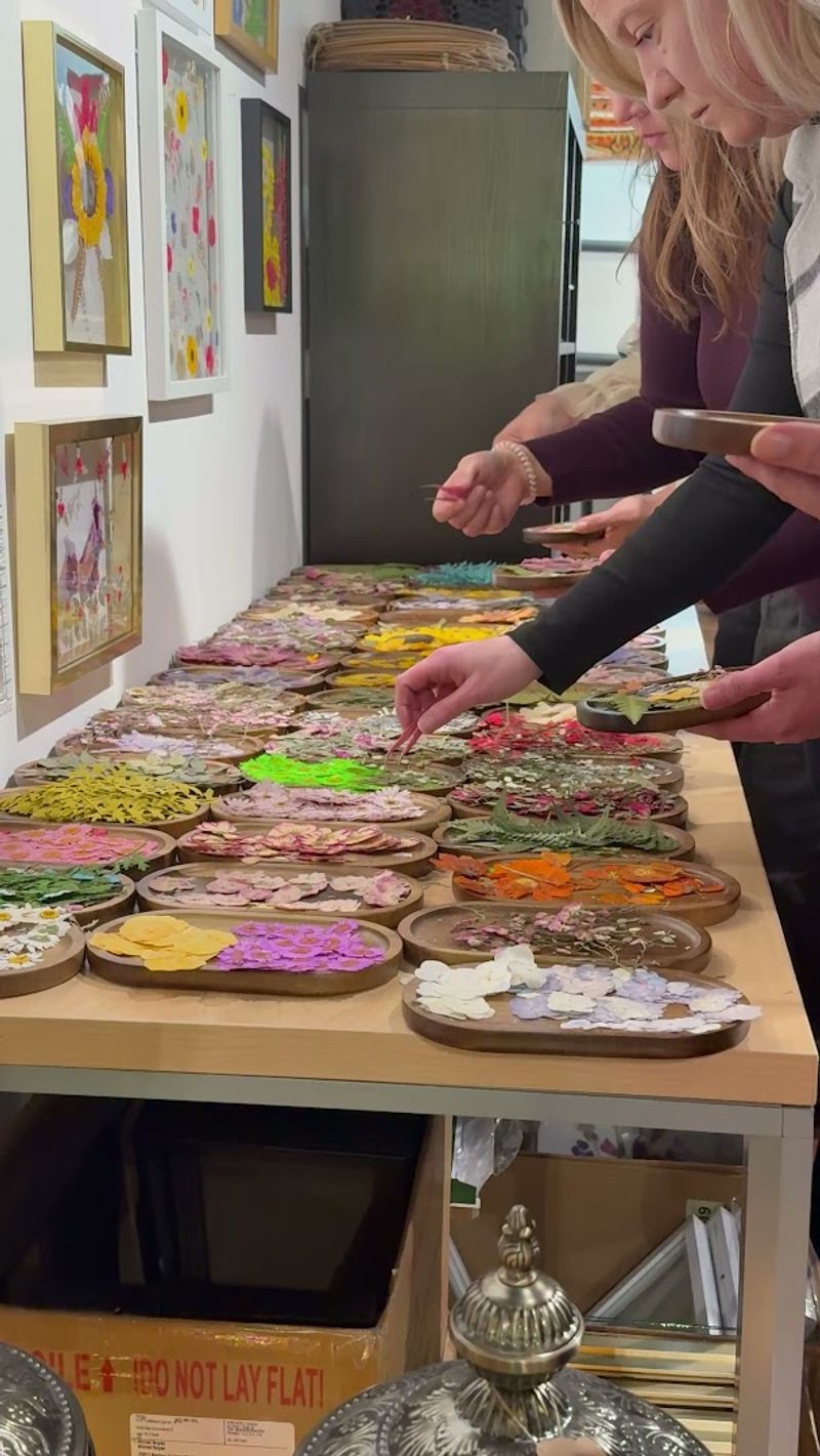 What the Pressed Flower Workshop Actually Involves