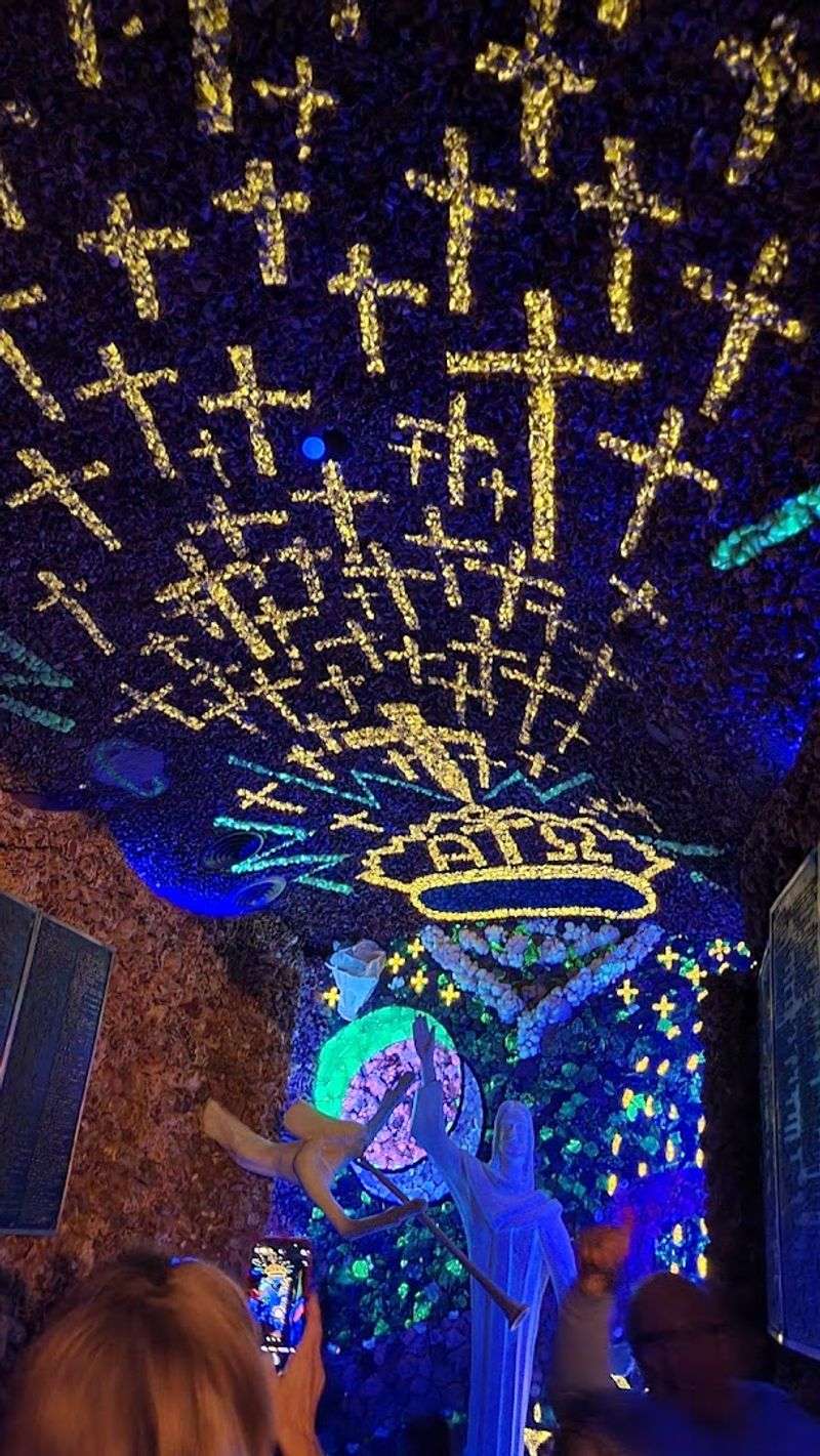 Blacklight Illuminations That Turn Rock Into Pure Magic