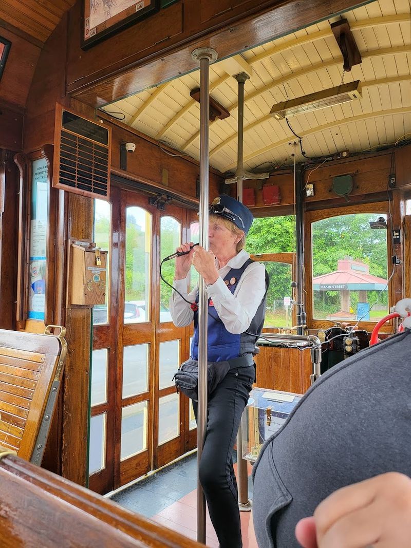 Volunteer Guides Who Make the Ride Come Alive
