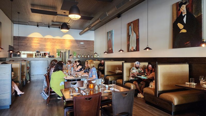 A Location That Makes the Whole Evening Feel Complete