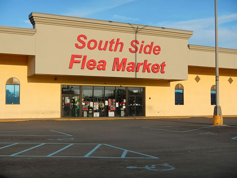 Convenient South Side Location with Easy Access and Nearby Attractions