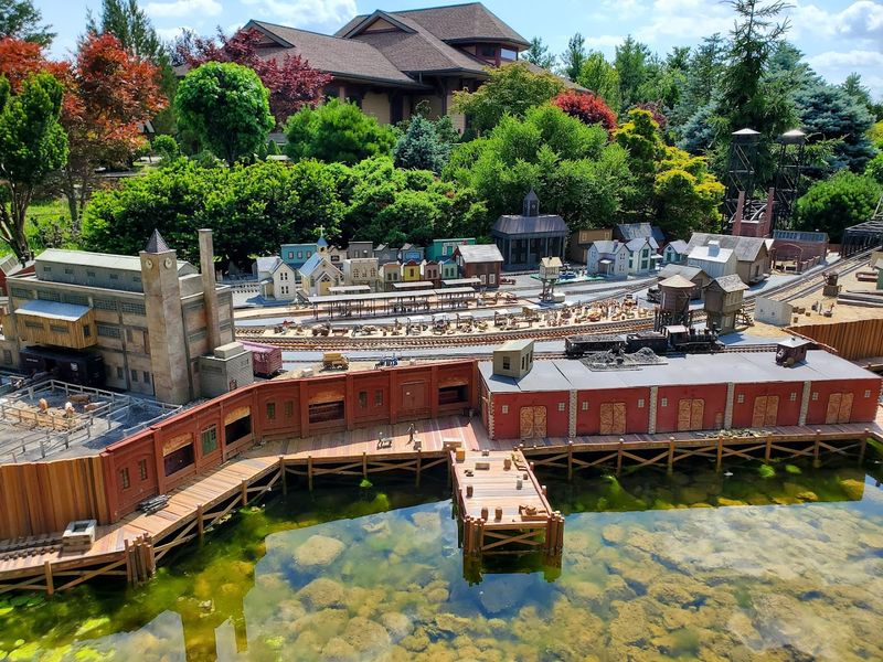 Historical Dioramas That Bring American Railroad History to Life