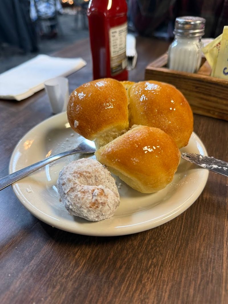 Hot Dinner Rolls Straight From the Oven