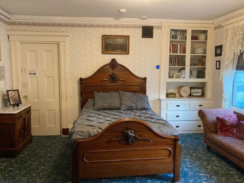 How A Historic House Stay Turned Into A Famous Fall River Stop