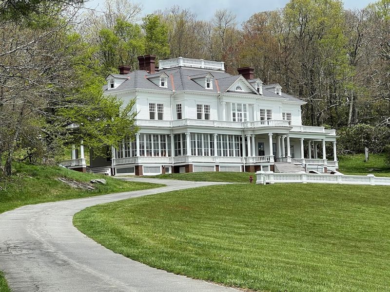 Flat Top Manor Views That Make The Stop Feel Instant