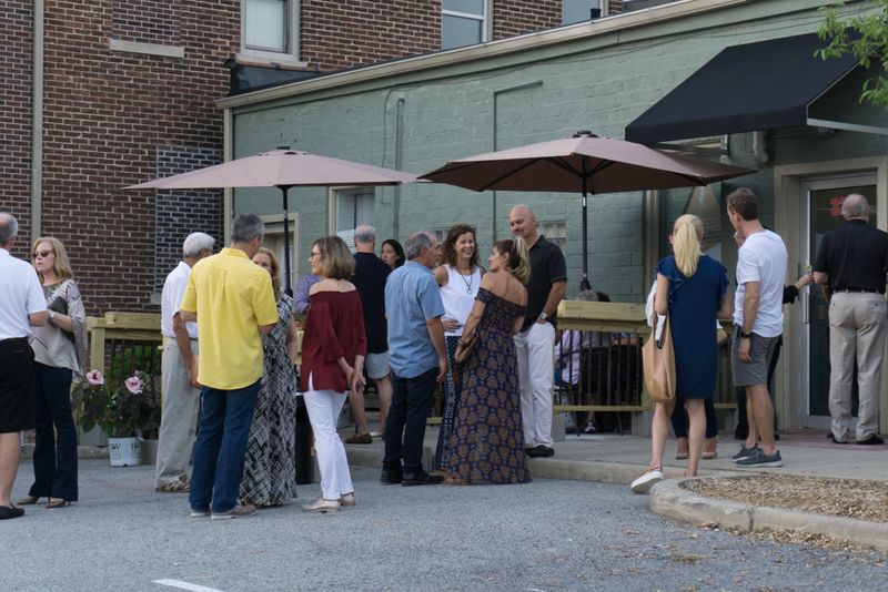 Lakeside Atmosphere That Feels Like a Getaway