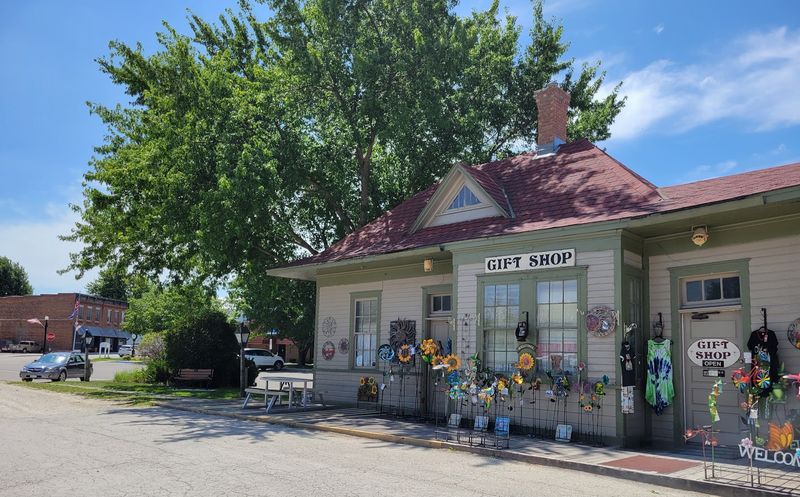 Built-In Shop Stops For Goods You Actually Want