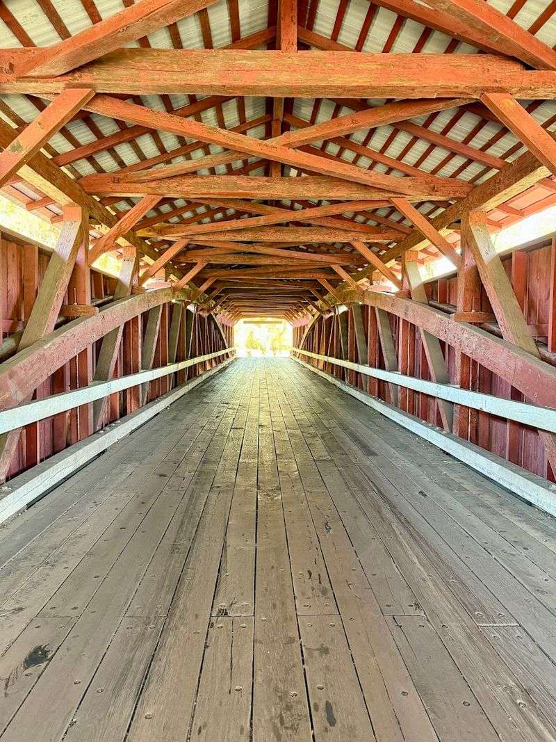 Photo Stops Feel Easy When The Bridges Keep Showing Up