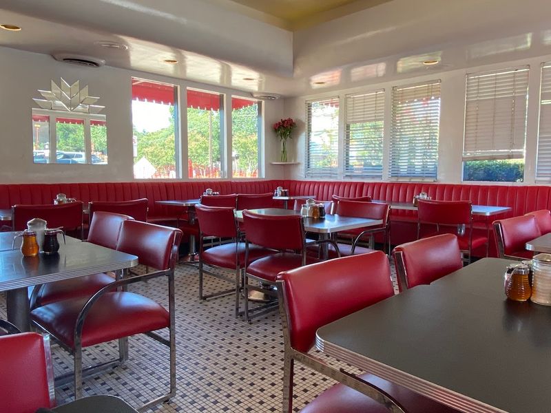 Counter Service and Drive-Thru That Keep Things Moving