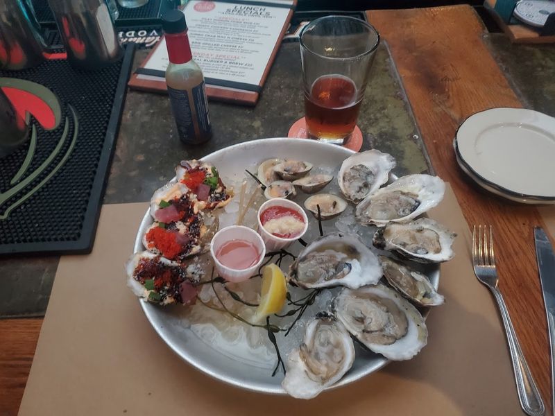 The Raw Bar: Fresh Oysters from Both Coasts