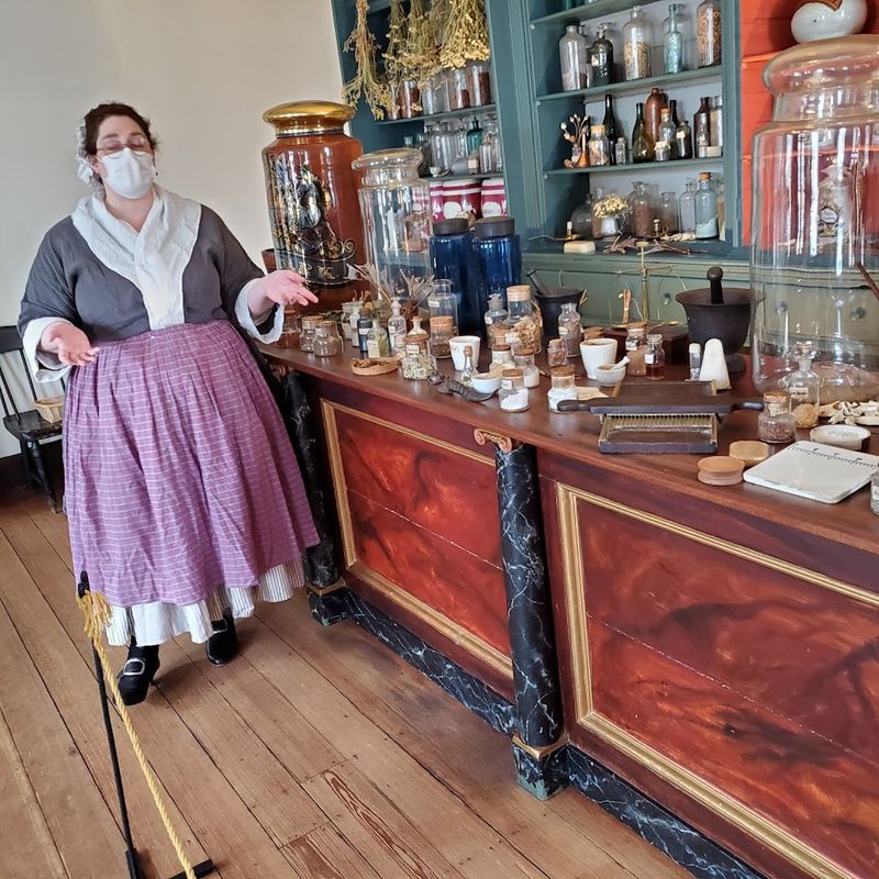 Costumed Interpreters Who Bring The 18th Century Roaring Back To Life