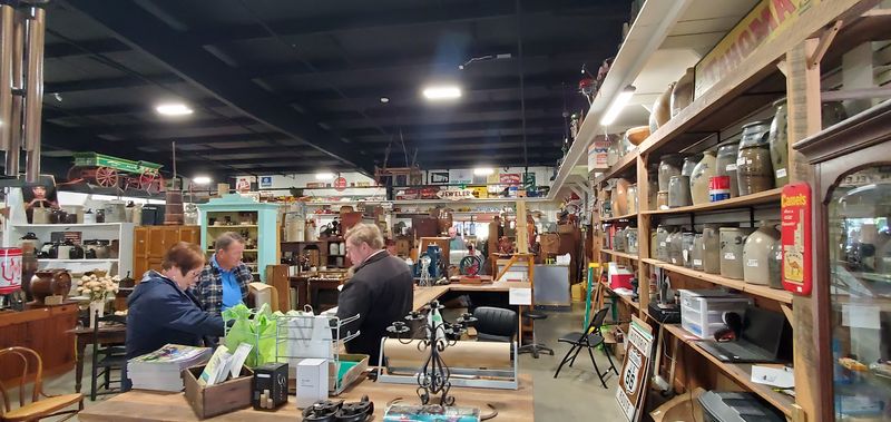 Amish Country Crowds That Keep The Aisles Buzzing