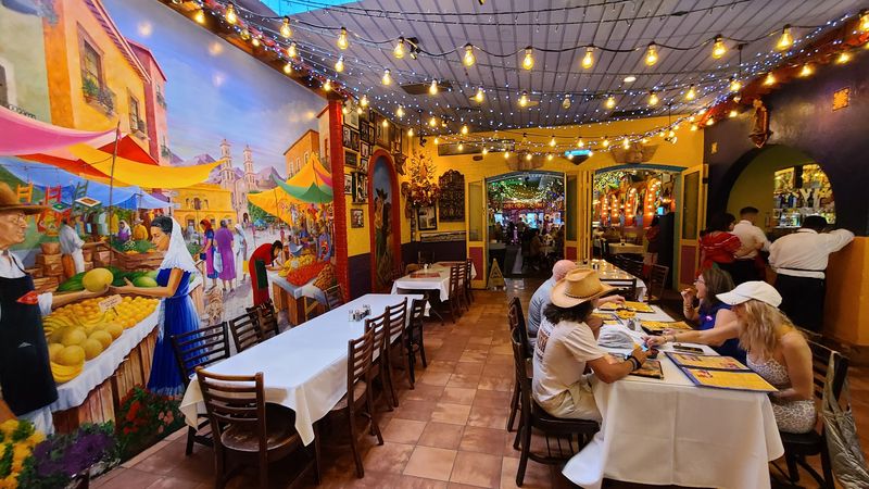 Mi Tierra Cafe y Panaderia, Texas