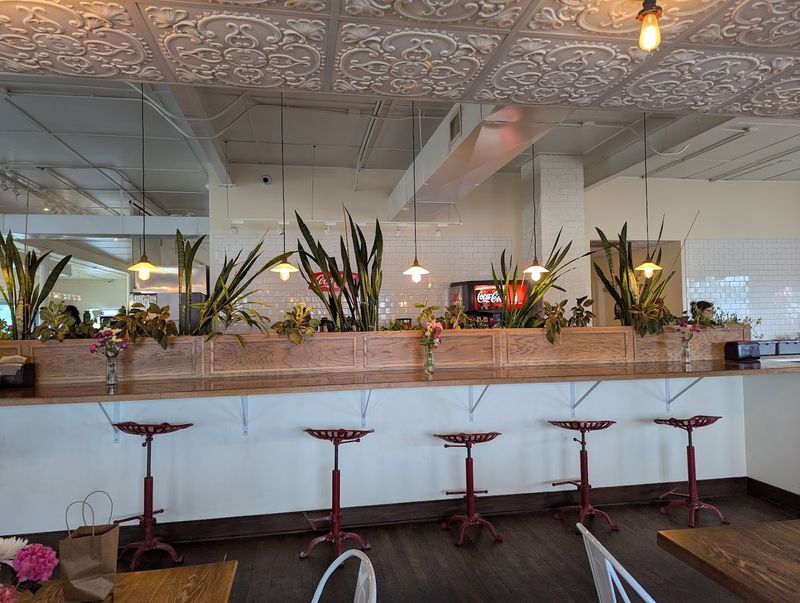 Dinner Service That Surprises First-Time Visitors