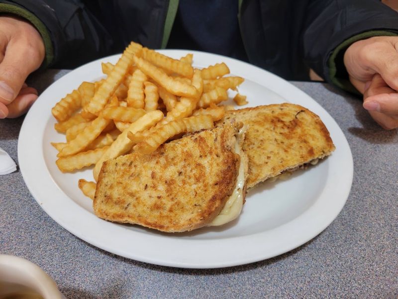 Lunch Plates That Keep Things Simple and Satisfying