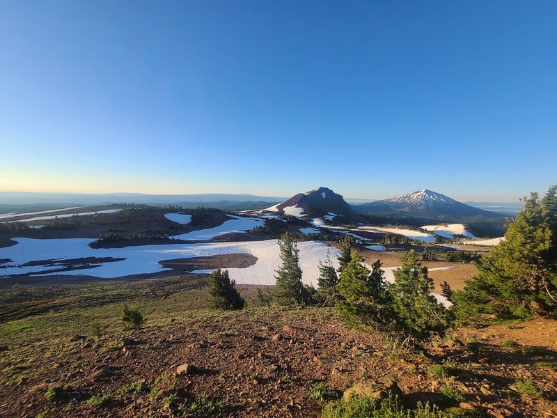 The Ridge Viewpoint: Where the Three Sisters Say Hello