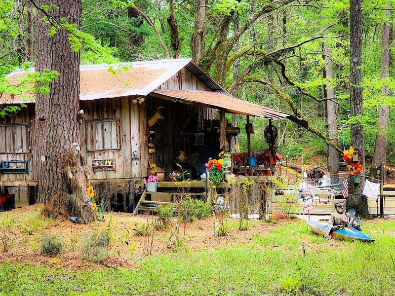 The Town of Jefferson: A Perfect Base Camp for Your Visit