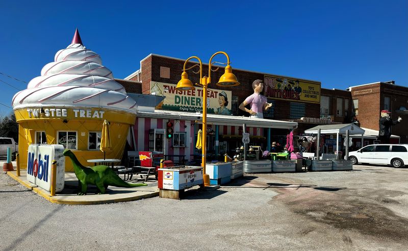 Diner And Ice Cream Break That Makes You Stay Longer