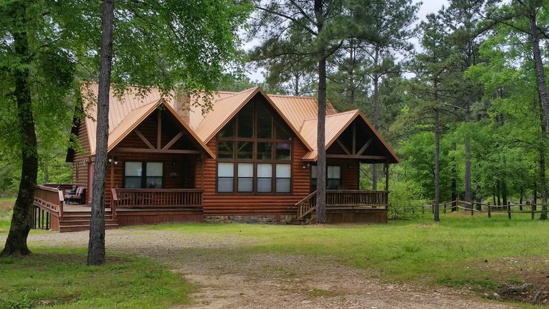 Cabin Life in the Pines: Why Staying Here Feels Like a Whole Different World