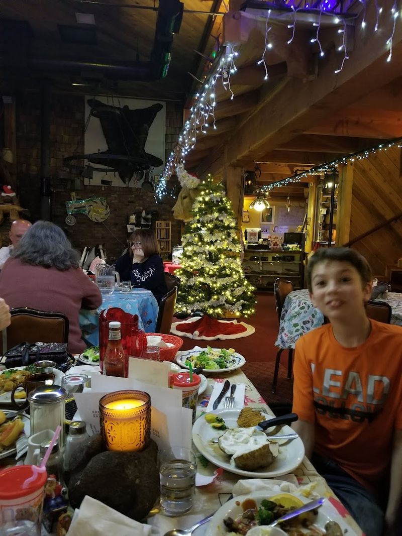 The Thanksgiving Buffet Is a Seasonal Legend