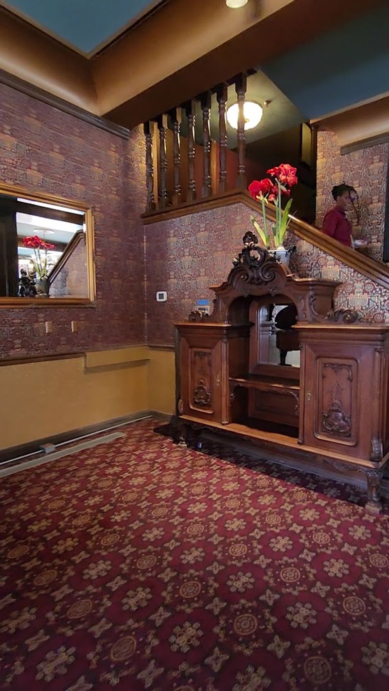 1907 History That Still Shows Up In The Lobby Details