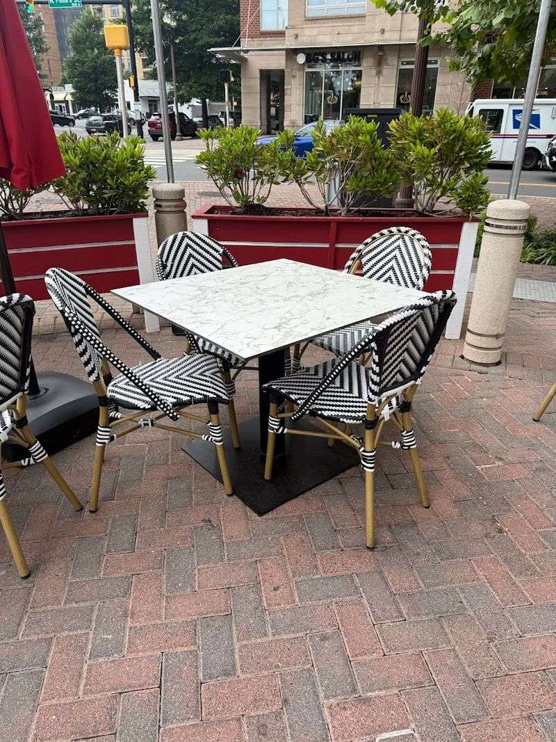 The Outdoor Seating Setup That Defies the Seasons