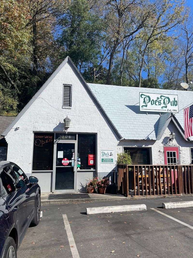 Poe's Pub, Church Hill