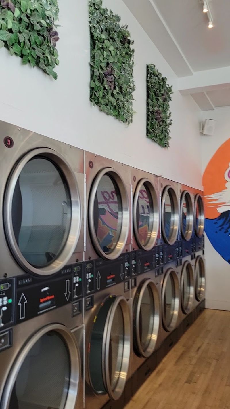 The Kind Of Place That Turns Errands Into Routine Meetups