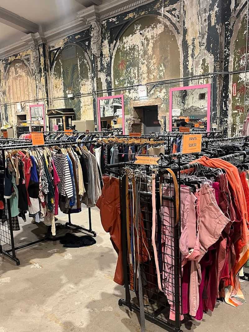 Vintage Pieces That Show Up Often Enough To Make Browsing Addictive