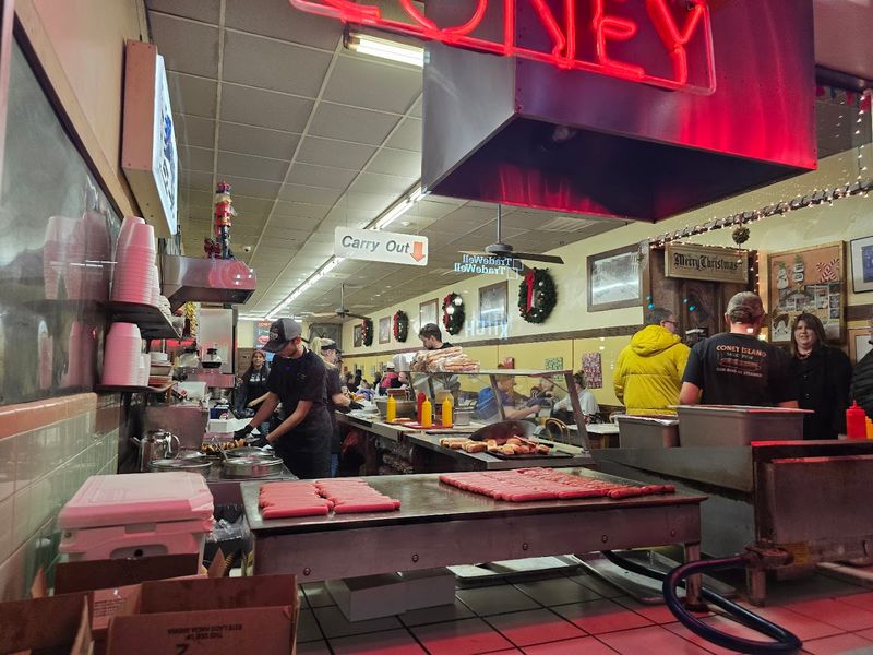 Fast Service and a Buzzing Downtown Atmosphere