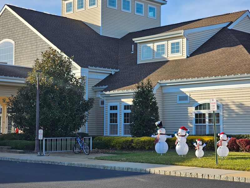 Strong Sense of Community: Neighbors Actually Know Each Other Here