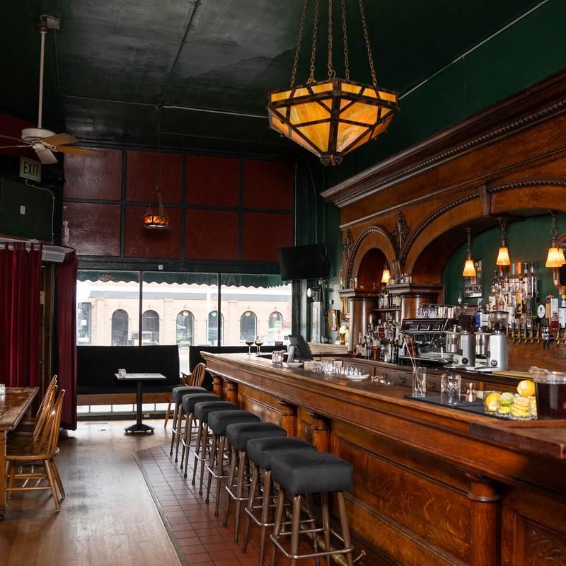 Gino's Restaurant and Bar, Portland, Oregon