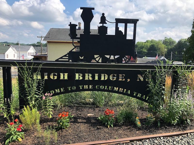 Trailhead Amenities and the High Bridge Starting Point