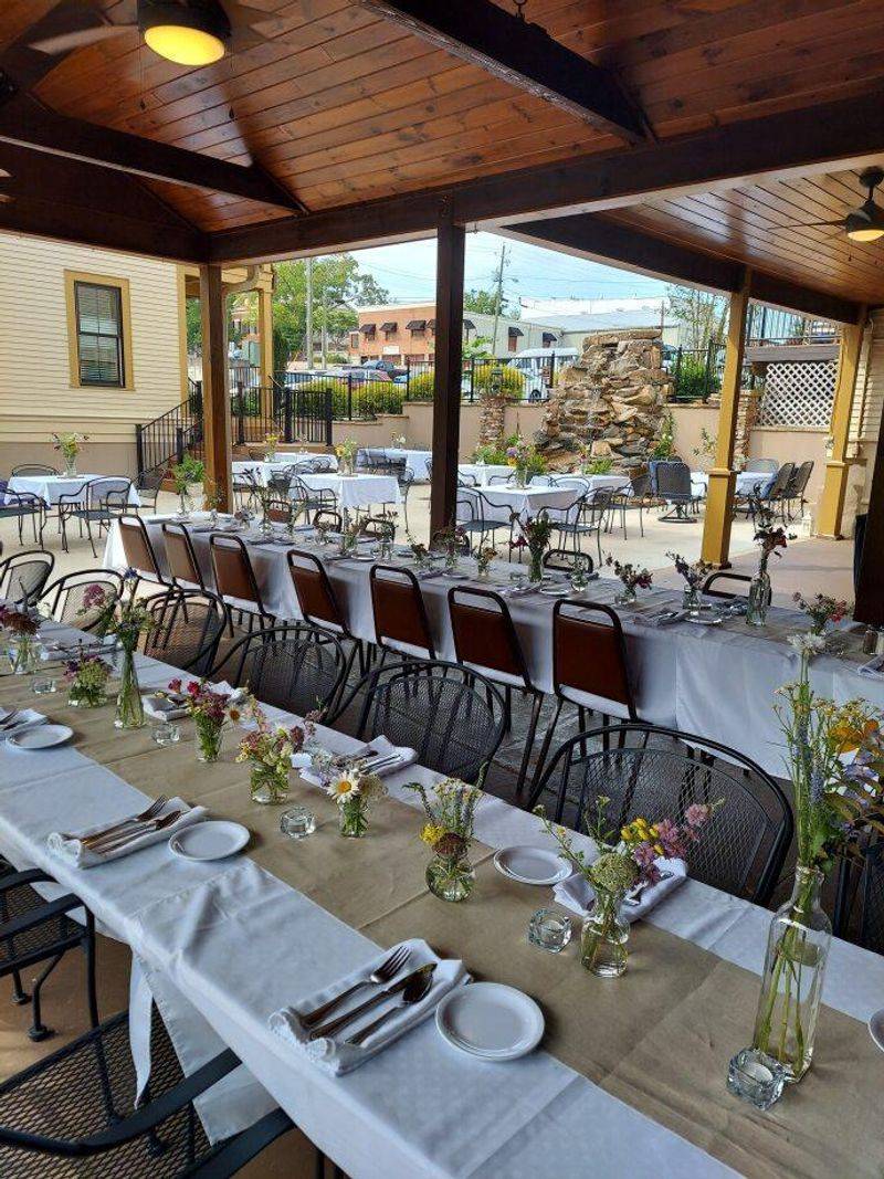 A Long Table, Full Plates, And Zero Need To Rush