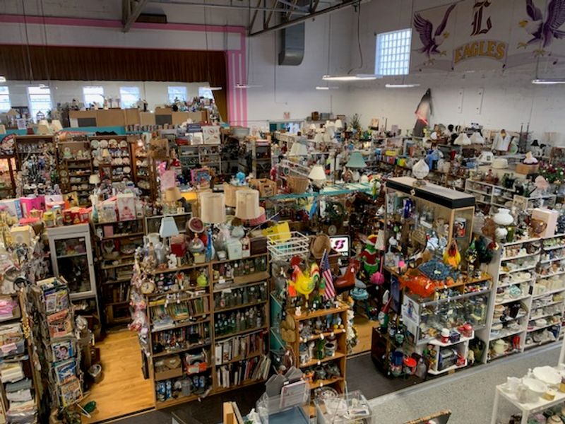 Vintage And Collectibles Mix That Keeps The Finds Unpredictable