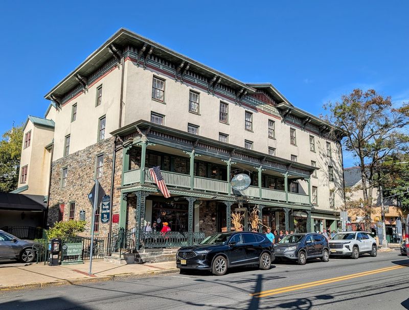 Lambertville House Inn: Staying Inside the Story