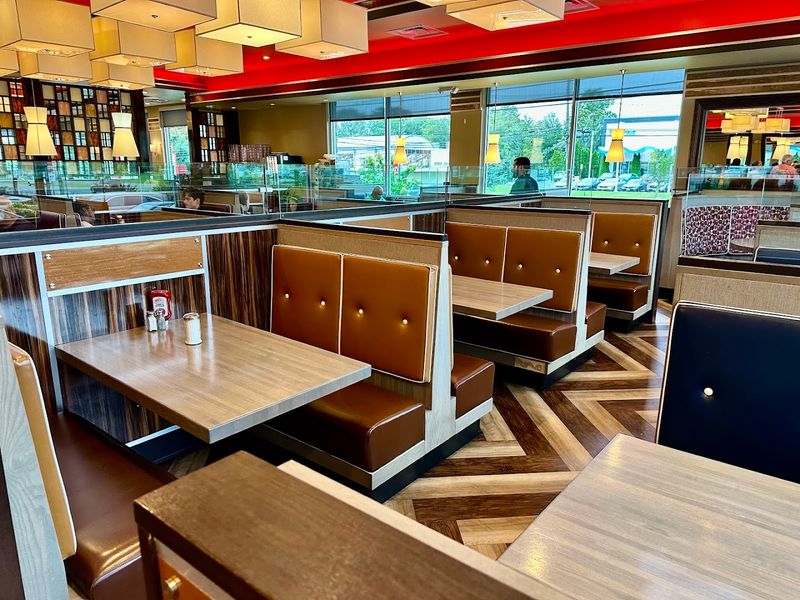 A Classic Diner Atmosphere That Feels Genuinely Lived-In