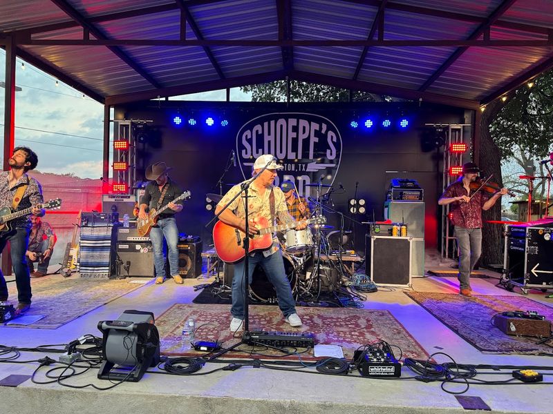 Live Music That Turns Dinner Into an Experience