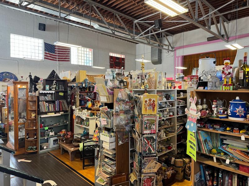 Route 66 Souvenirs That Make The Gift Section Dangerous