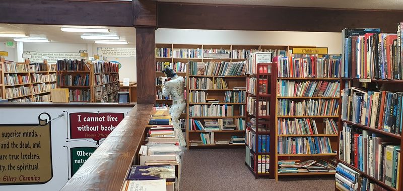 Gold Beach Books, Gold Beach, Oregon