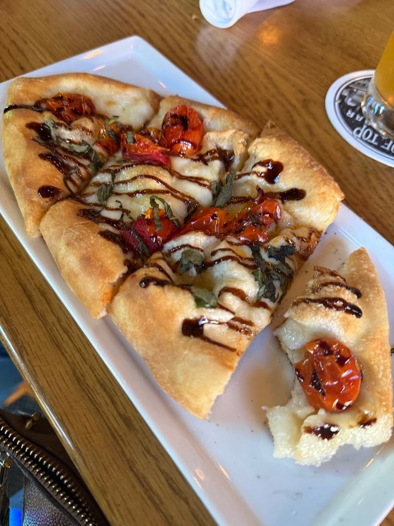 The Wood-Fired Pizza Oven That Earns Its Own Applause