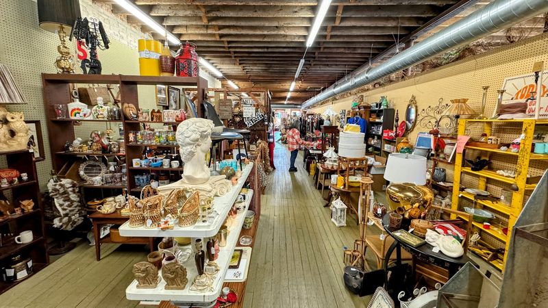 The National Road Antique Mall Experience