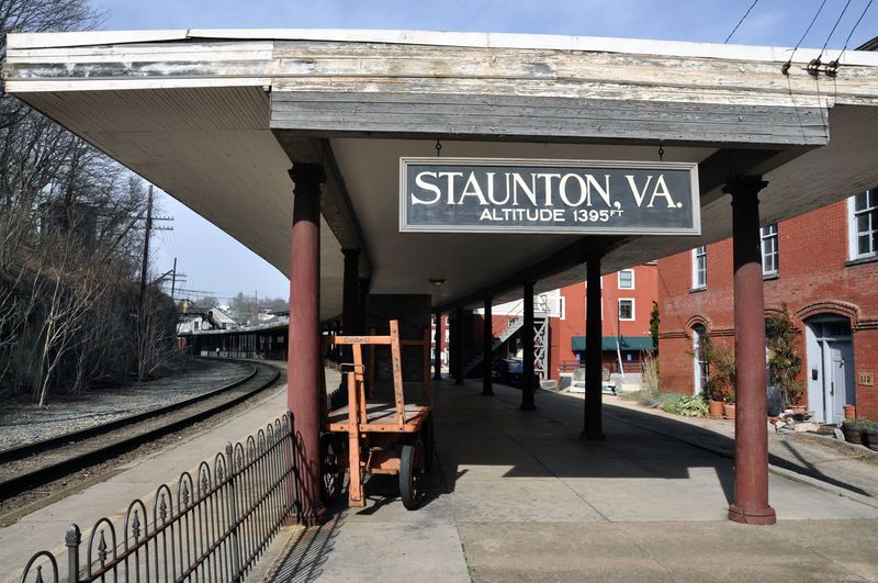 Familiar Strangers And The Indie Film Spirit