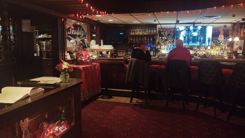 Live Entertainment and a Classic Bar That Add Real Energy