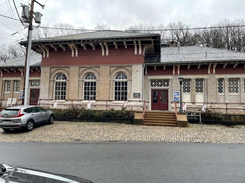 The Architecture That Stopped Hollywood In Its Tracks