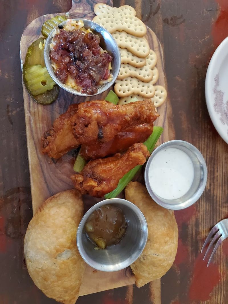 Counter Service Done With Colonial Character