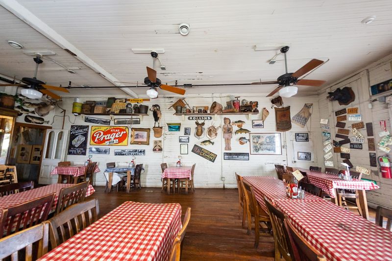 The Atmosphere That Makes You Forget to Check Your Phone