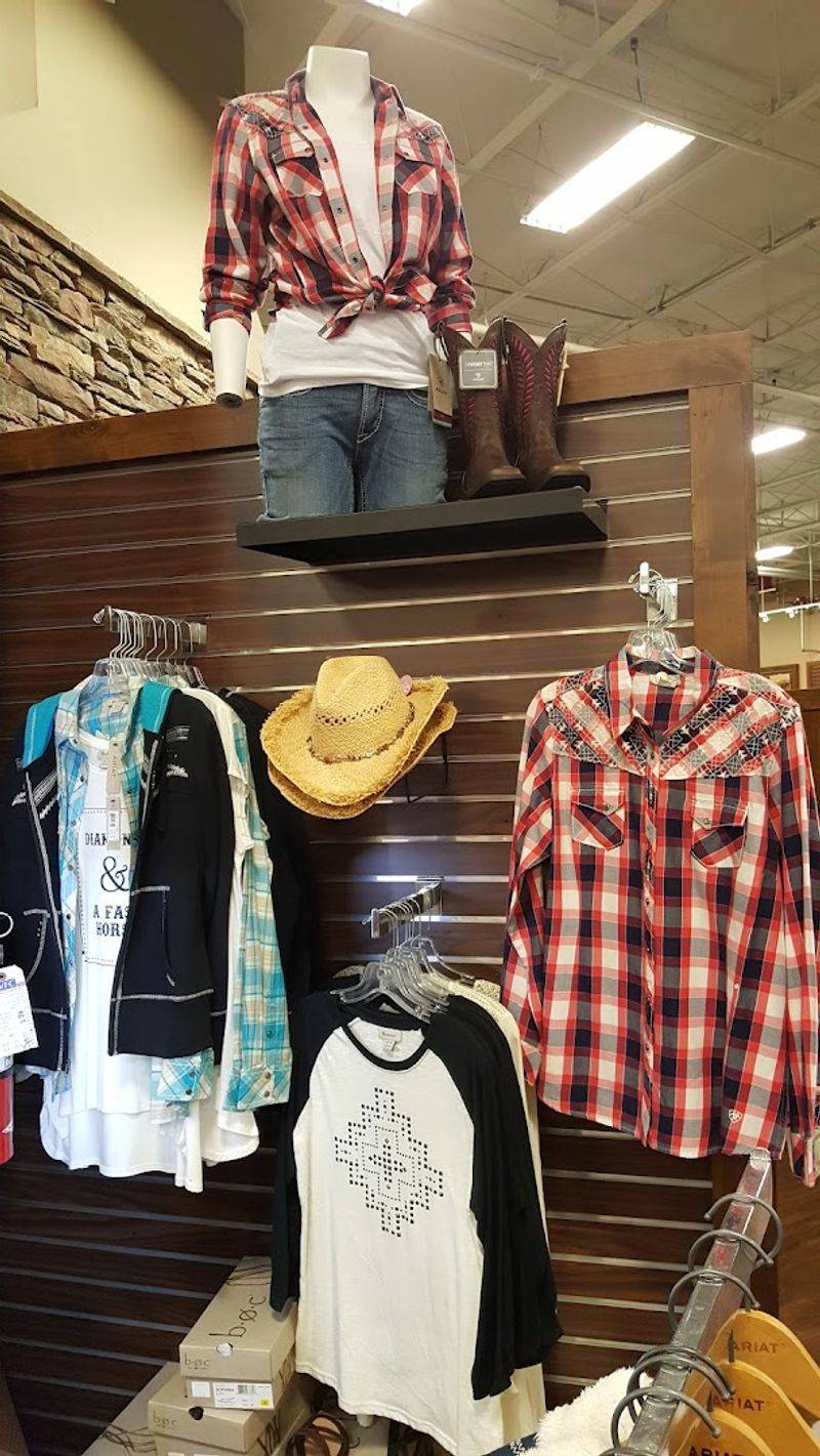 Home Decor and Clothing for the Country Lifestyle